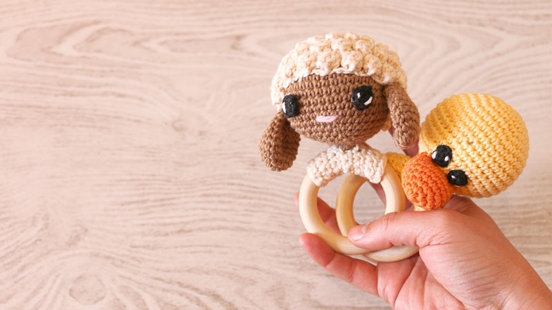 round rattle crochet amigurumi baby free pattern